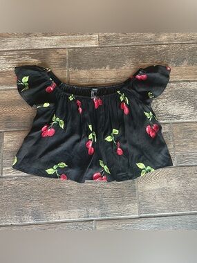 Forever 21 all over cherry print on/off shoulder crop top M
